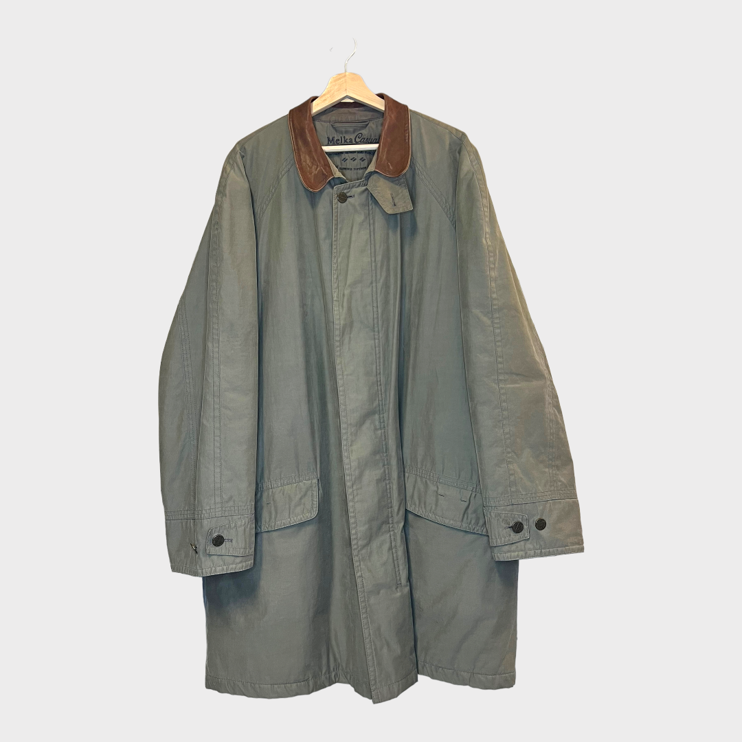 Trenchcoat in grey and green - Front