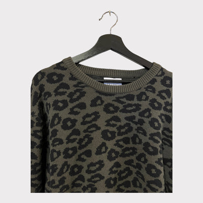 Knitted sweater in leopard print