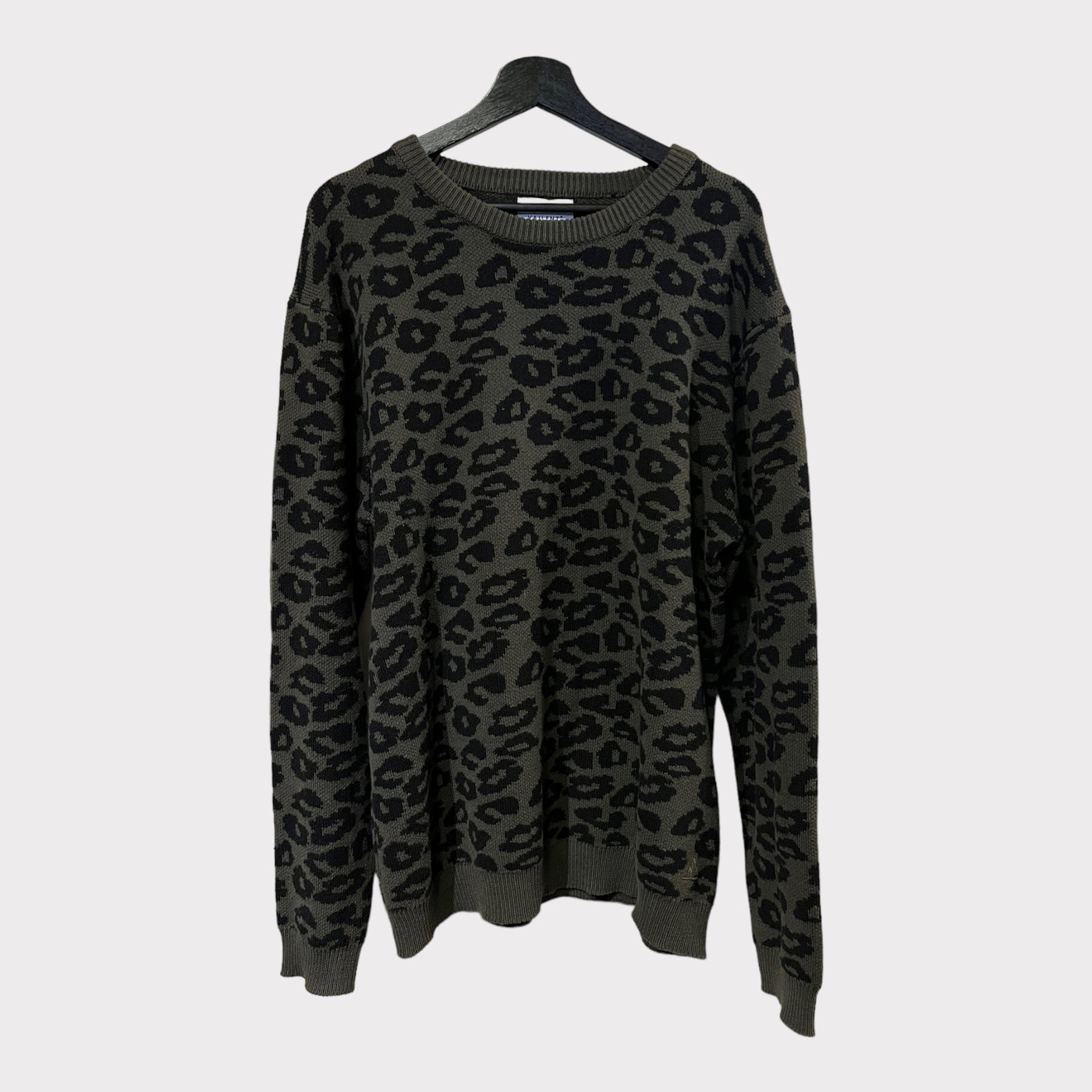 Knitted sweater in leopard print